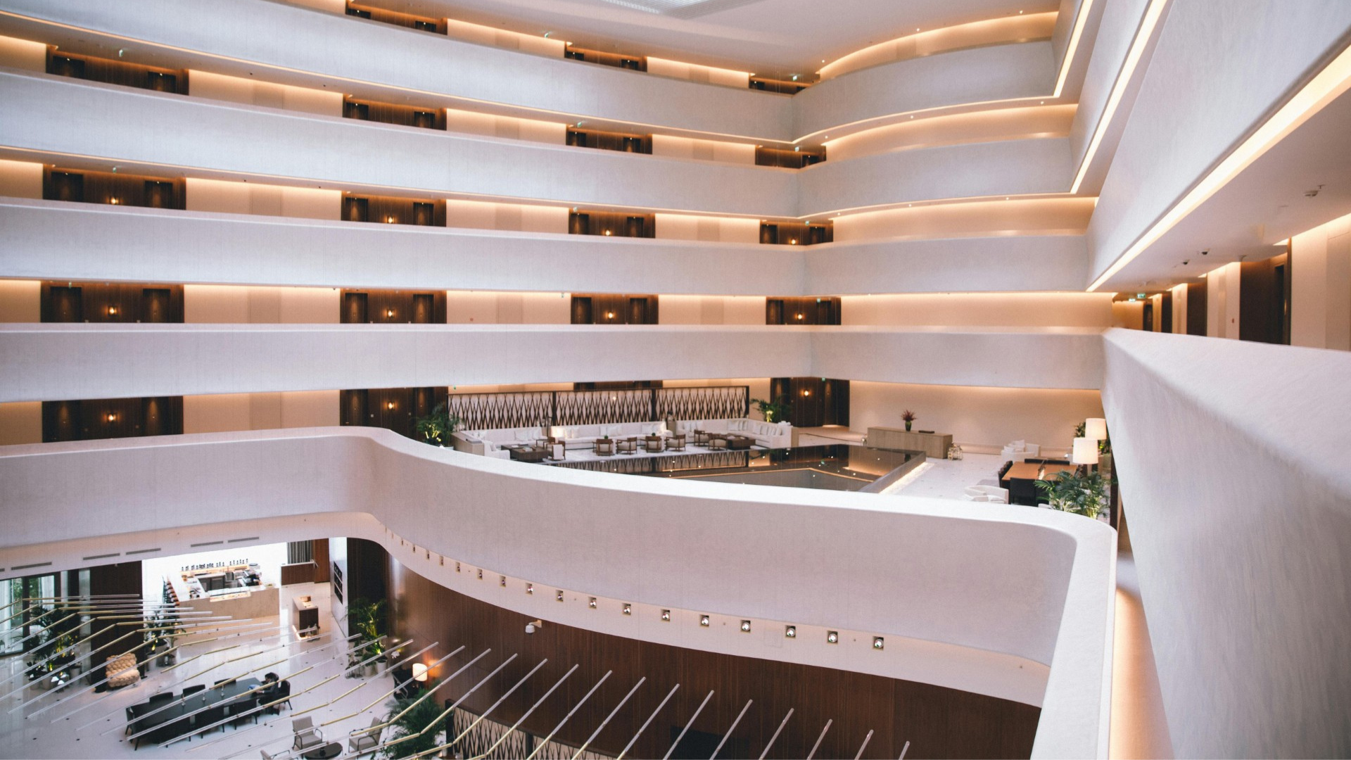 What Guests Notice First: The Role of Fragrance in Hospitality